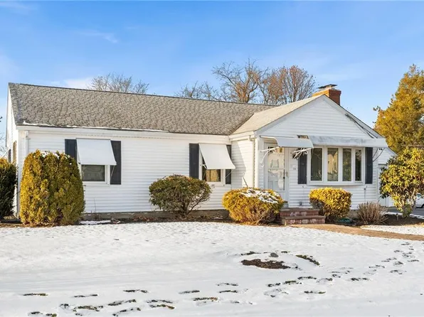 15 Lantern Ln, Cranston, RI 02921