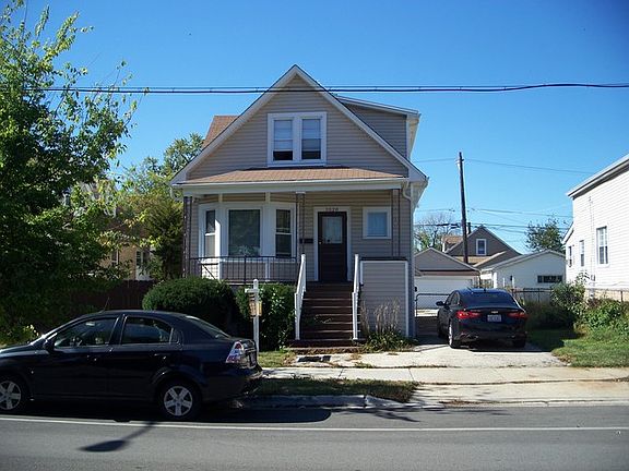 3rd image of 3520 N Narragansett Ave