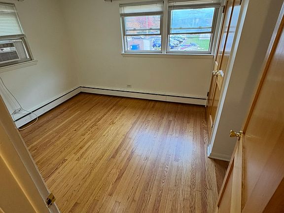 3rd image of 425 Laurel Ave APT 3