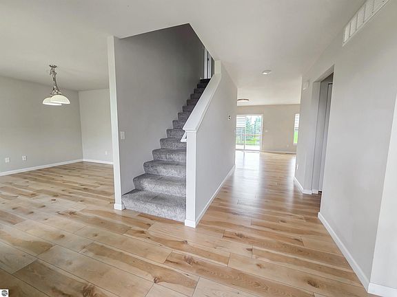 3rd image of 2275 Sandstone Dr