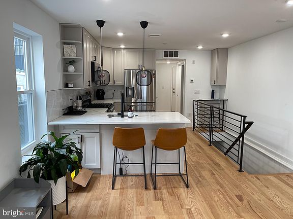 4th image of 233 E Girard Ave #35-1R