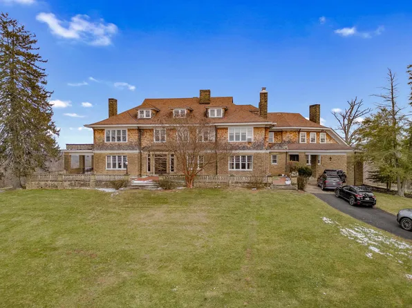 1860 McCoy Rd, Huntington, WV 25701