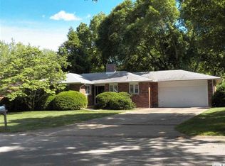 2430 Bradmoor Dr, Quincy, IL 62301