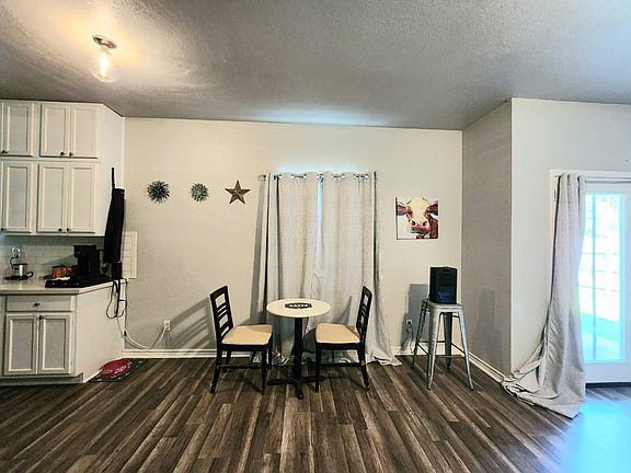 4th image of 440 Needles St