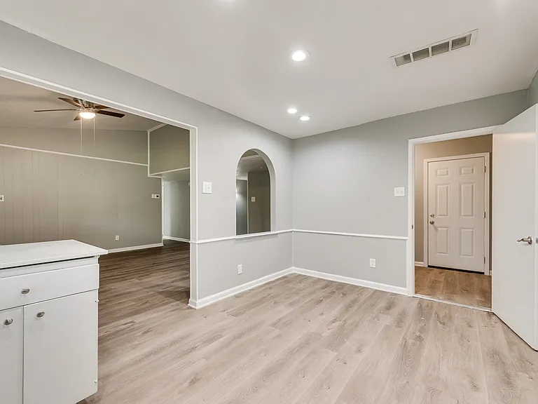 5010 Wildbriar Dr — Photo 10