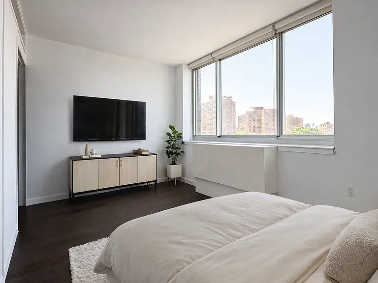 310 E 2nd St #5M — Photo 14