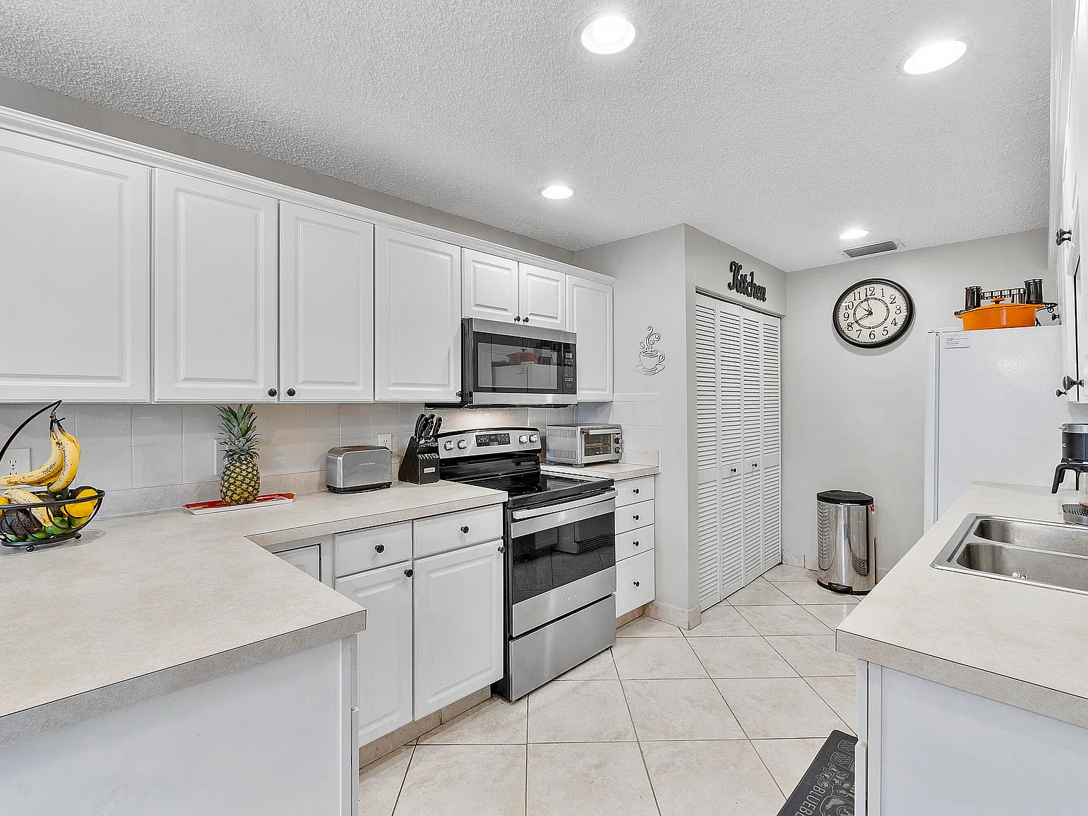 2 bed, 2.0 bath, 1200 sqft, $2,400 — Photo 3