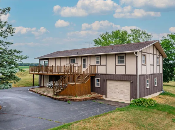 1722 Baintree Rd, Davis, IL 61019