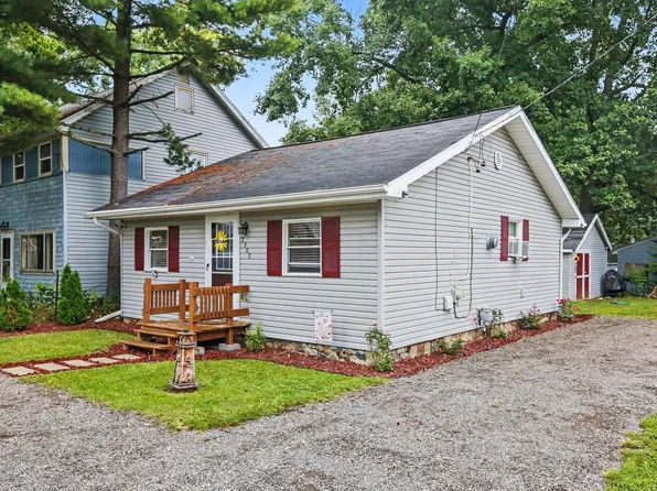 2303 Bartlett Rd, Pleasant Lake, MI 49272