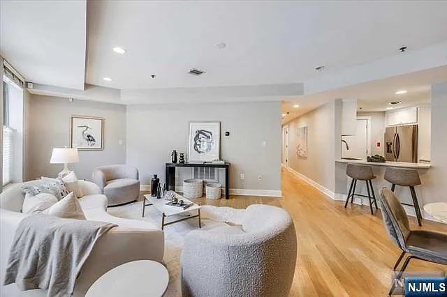 1100 Clinton St — Photo 3