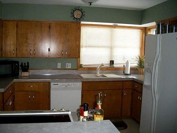 2nd image of 902 Pine Ave