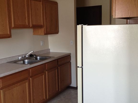5th image of 624 N Oaks Dr APT 106