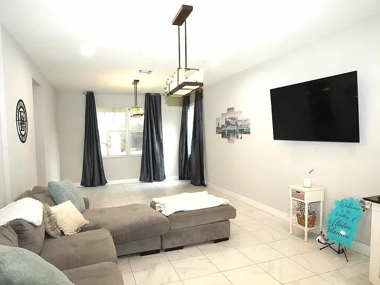1271 NW Leonardo Cir — Photo 3