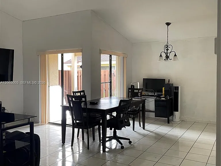 6547 NW 170th Ter — Photo 11
