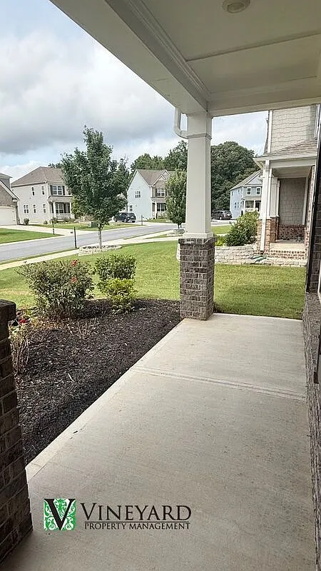 4 bed, 3.0 bath, 3205 sqft, $2,995 — Photo 4