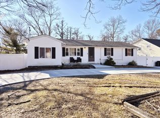 149 W End Ave, Shirley, NY 11967