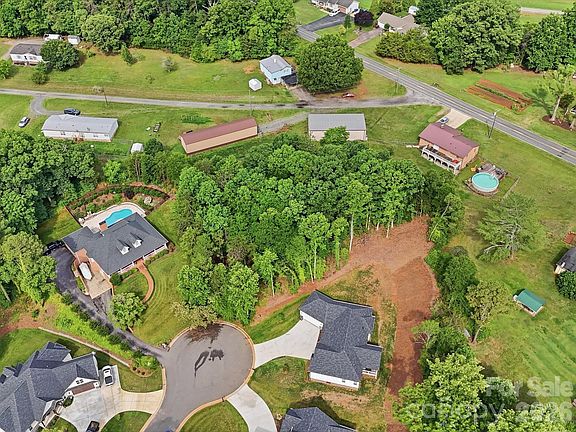 3rd image of 3710 Whitney Dr