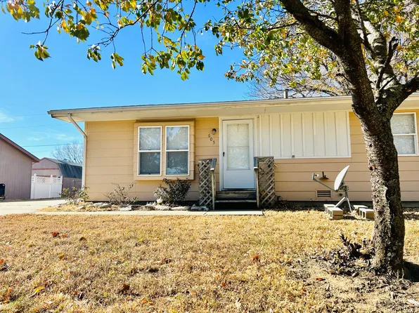 605 Sara St, Junction City, KS 66441