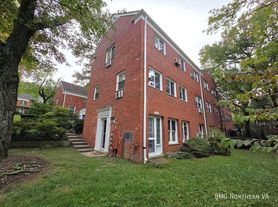 3553 Martha Custis Dr, Alexandria, VA