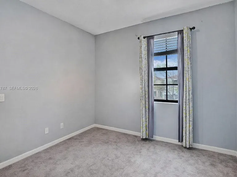 760 NE 193rd Ter — Photo 3