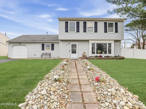 1 Mimi Lane, Howell, NJ 07731