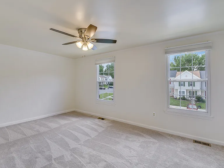 1806 Glendale Ln — Photo 28