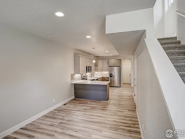 819 Cherokee Dr — Photo 3