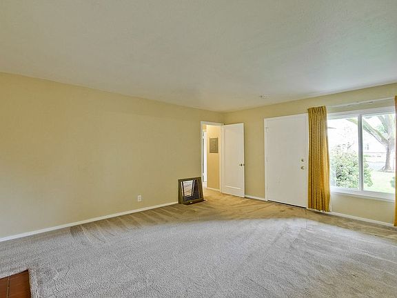 5th image of 1075 McBain Ave