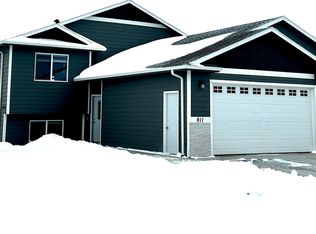 911 Birch St, Harrisburg, SD 57032