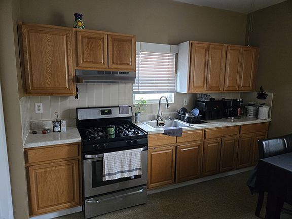 5th image of 8 E Barbour St Floor 2