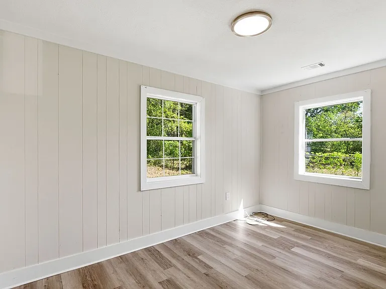116 Chester Ave — Photo 21