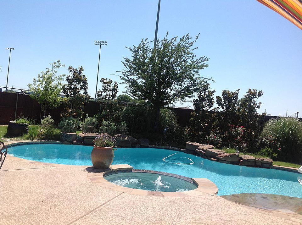 1st image of 165 Cottonwood Ln