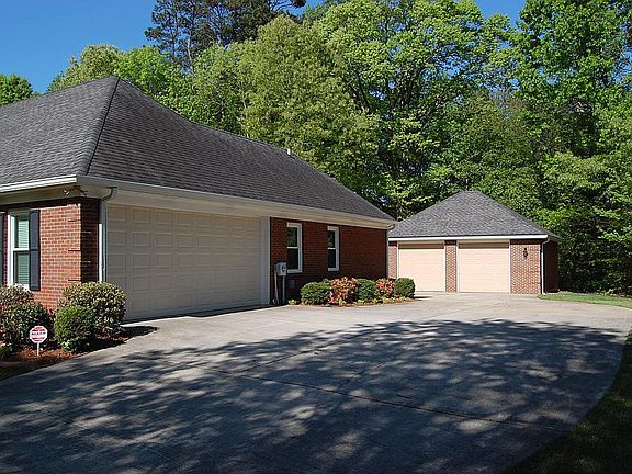 2nd image of 2033 Perrin Dr