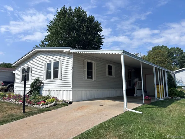 31 Saddle Creek Dr, Attica, MI 48412