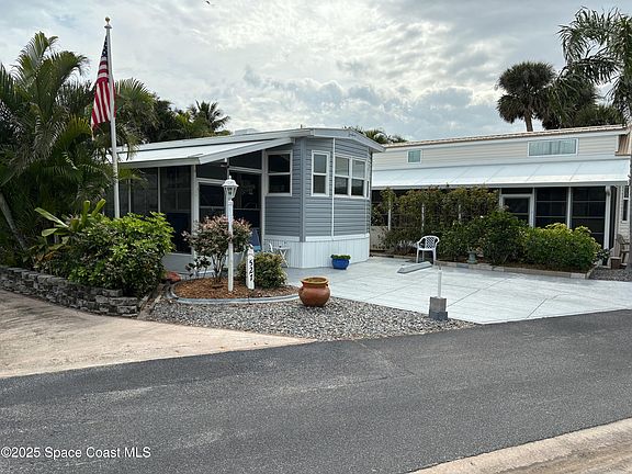 3rd image of 527 Pier Ln #535