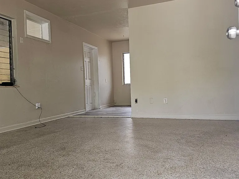 916 Myrtle St — Photo 2