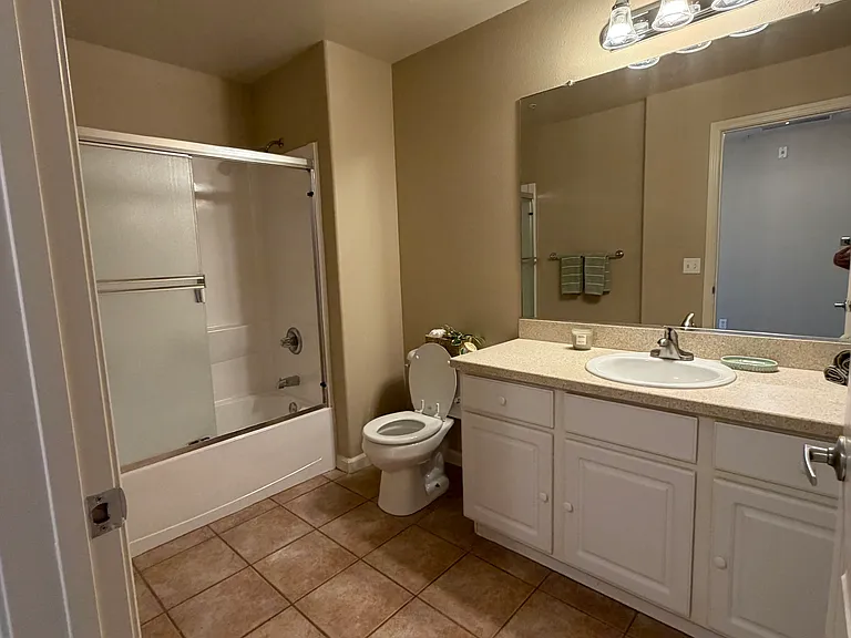 Lincoln Gardens Apartments — Photo 31