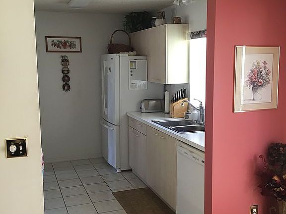 3rd image of 913 Medira Dr