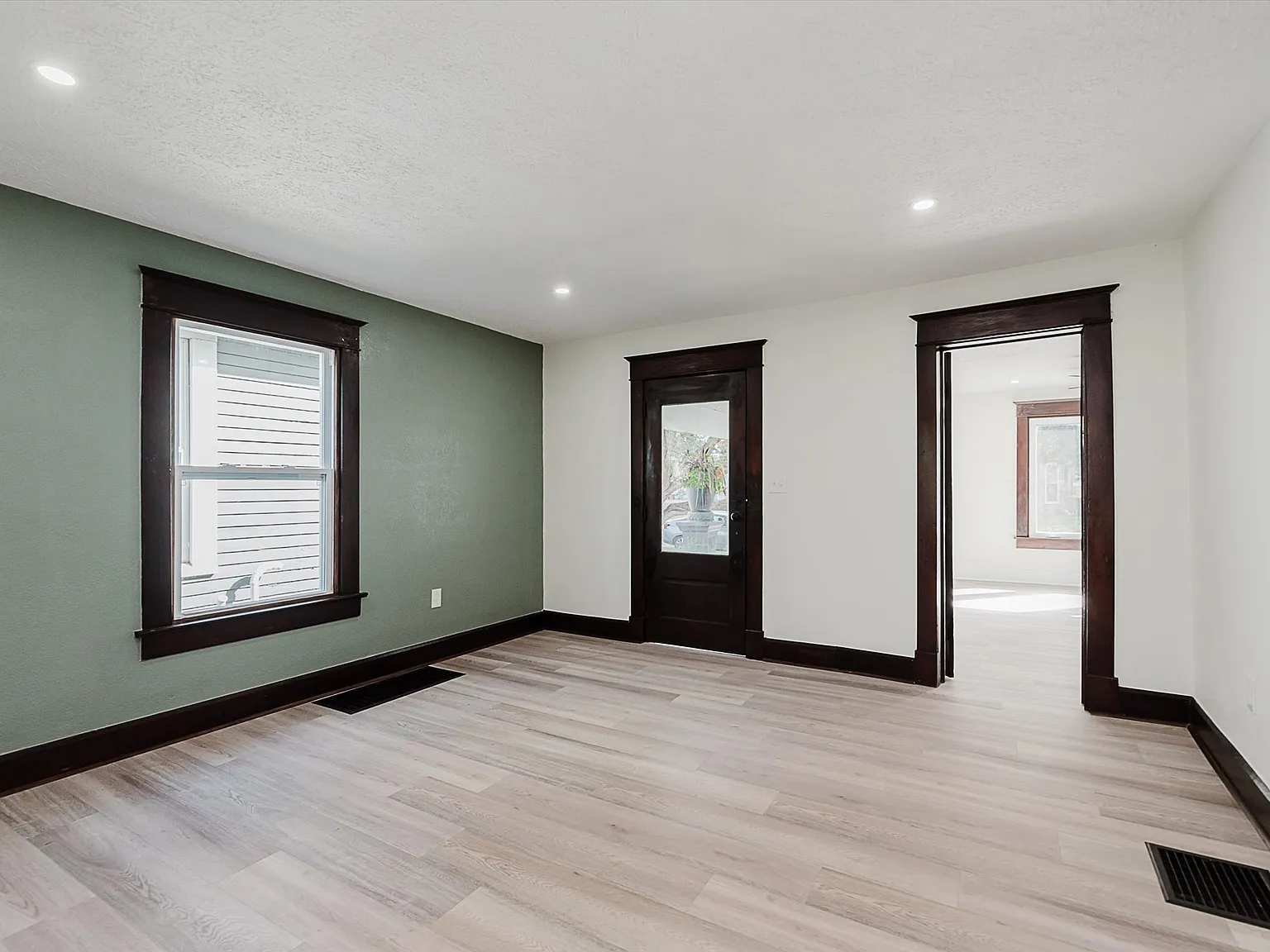 2 bed, 1374 sqft, $1,850 — Photo 3