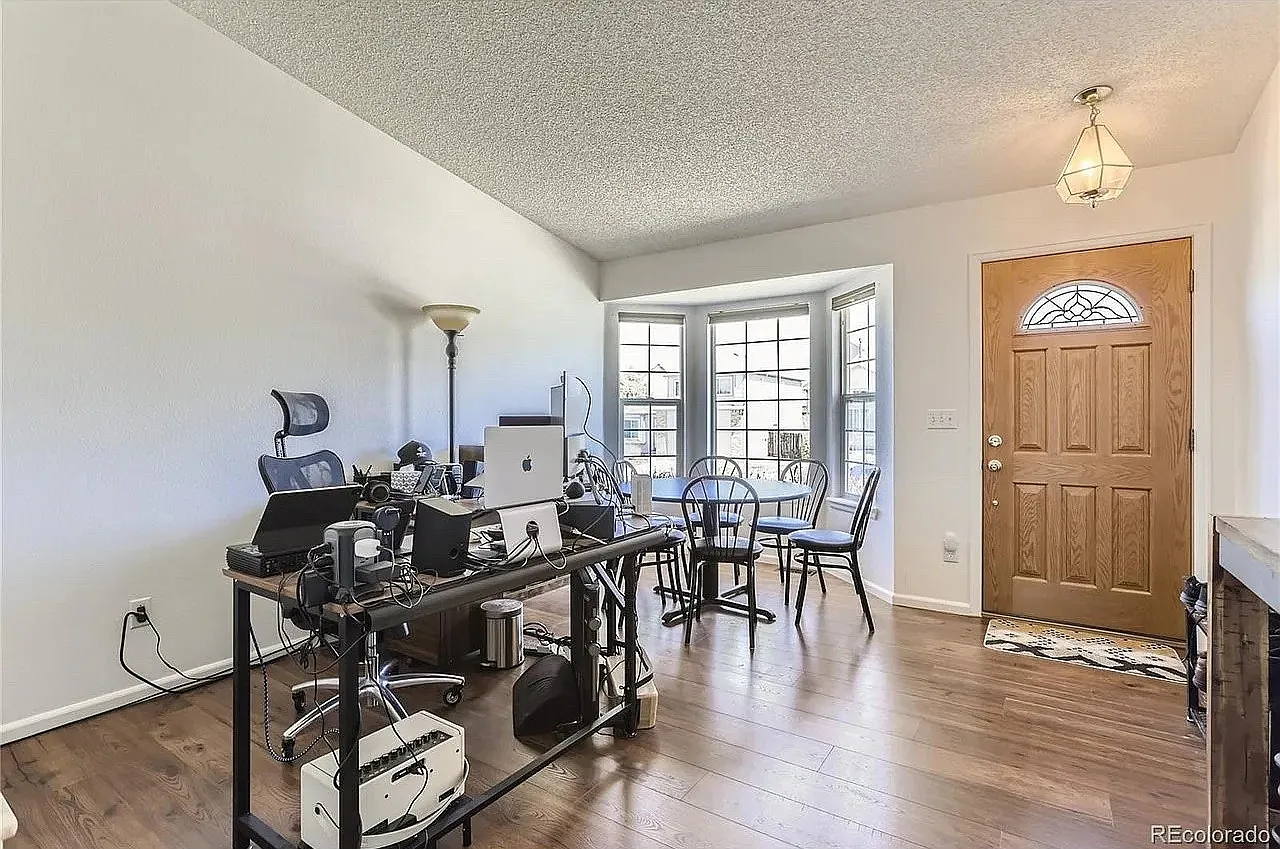 3 bed, 3.0 bath, 1490 sqft, $2,600 — Photo 2