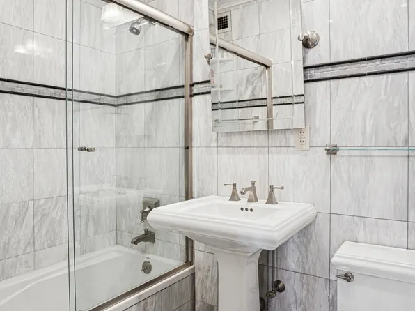 400 East 54th Street image 11 of 14