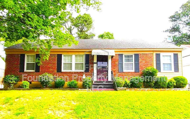 3 bed, 1.0 bath, 1190 sqft, $1,250 — Photo 1