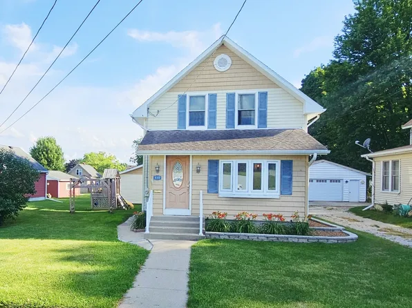 515 W Wall St, Morrison, IL 61270