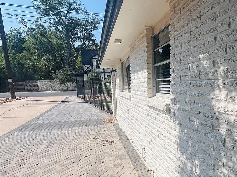 1715 Bluebonnet Ln #A — Photo 12