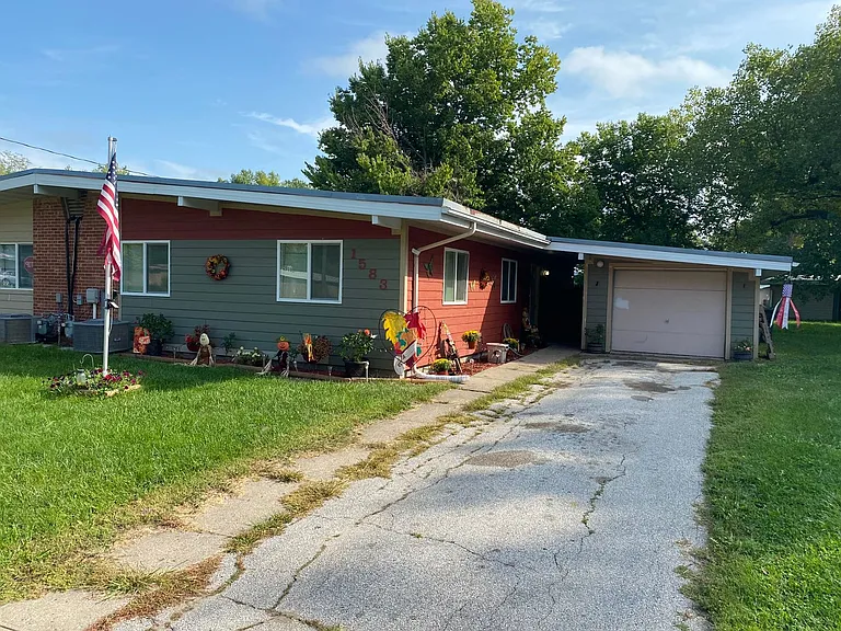 1583 Harrington Loop — Photo 11