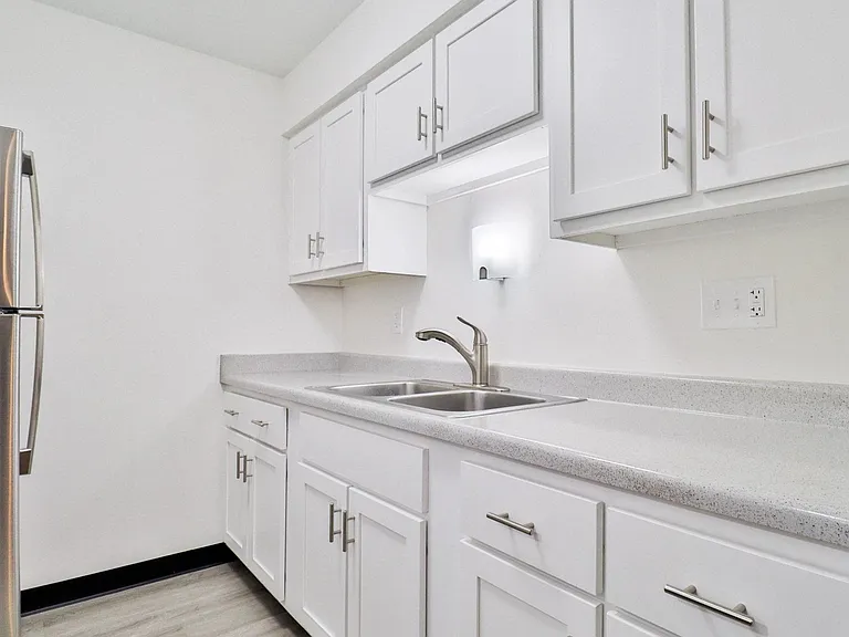 Hillside Village Apartments — Photo 8