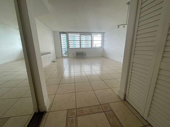 4th image of 5313 Collins Ave APT 510