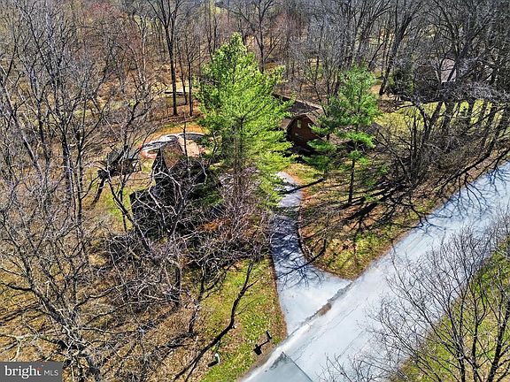 3rd image of 24 Grist Mill Ln