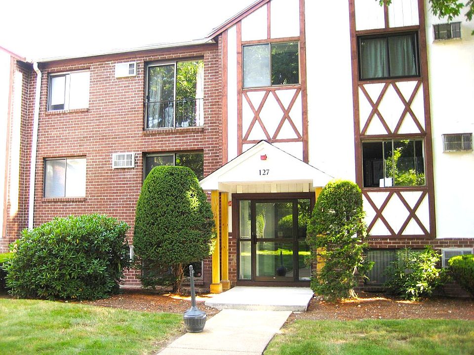 1st image of 127 King St APT 303