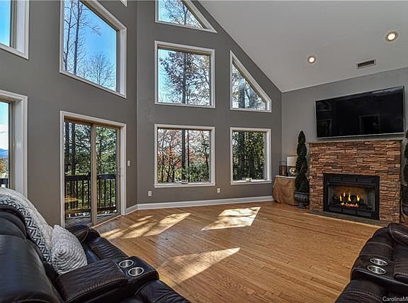 3rd image of 138 Fiddlers Ln